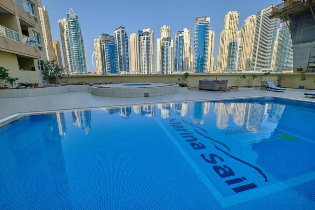 Lovely 1-Bedroom Apartment In The Heart Of Dubai Marina 외부 사진